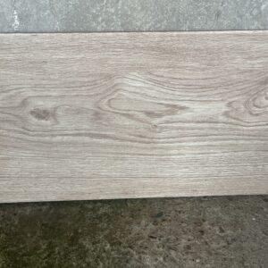 KIRIBATY TEKA 24x95 / 11 € +iva m2 - 45 m2 disponibles